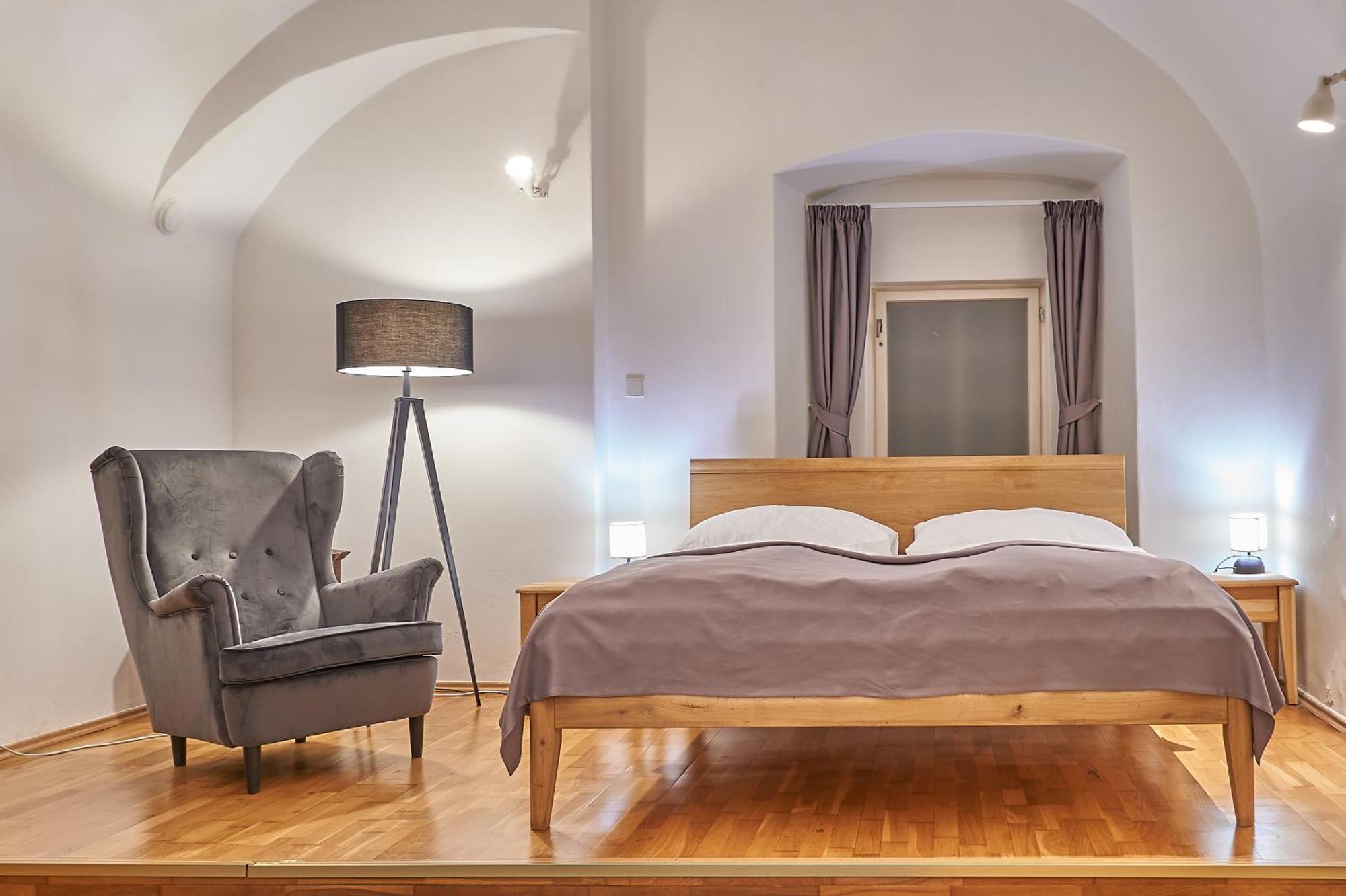 U 3 Pstrosu 4* Praga