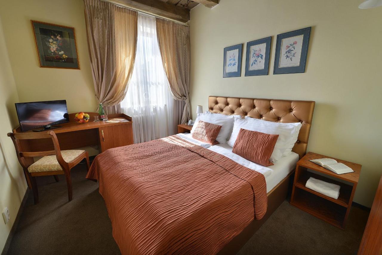 Hotel U 3 Pstrosu Praga