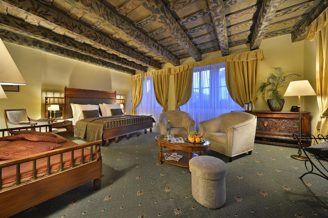 U 3 Pstrosu 4* Praga